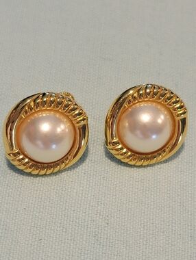 Vintage J.S Gold Pearl Dome Stud Earrings - Classic Women Jewelry